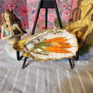 DECOUPAGE CARROTS ON A OYSTER SHELL